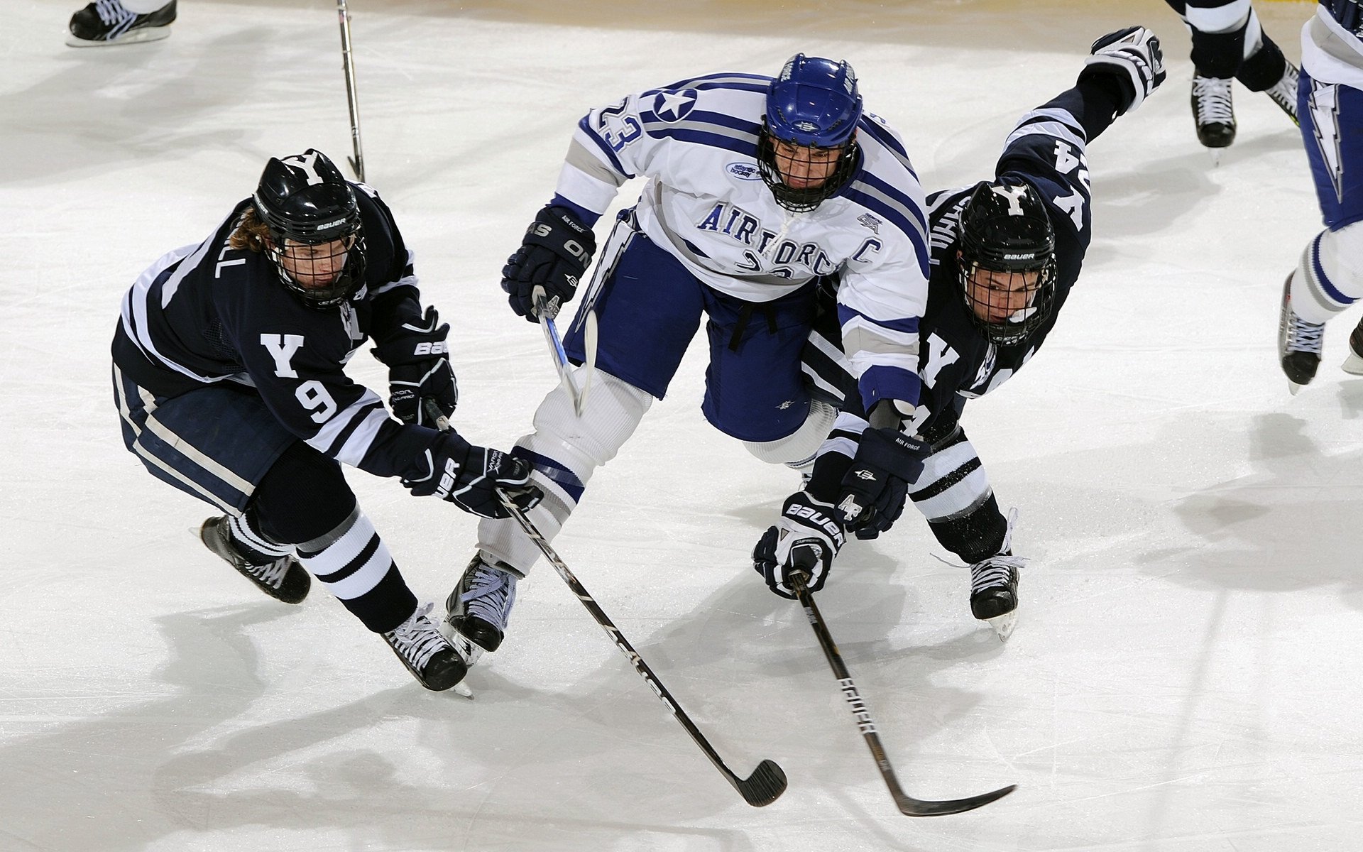 C罗训练中与小球迷互动温馨一刻，c罗小球迷感动瞬间